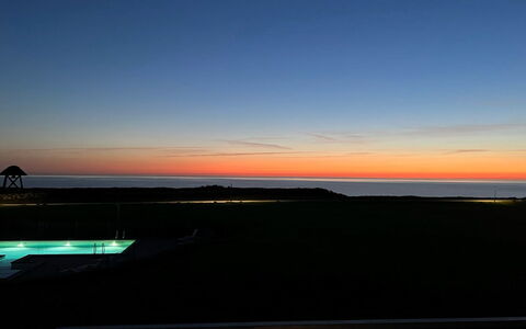 Birgitta - 150M from the Sea: Cielo, Blu, Orizzonte, Crepuscolo, Afterglow, Tramonto, Sera, Alba, Red Sky Alla Mattina, Arancia