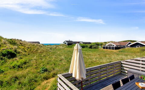 Tulir - 300M from the Sea: Casa, Tetto, Casa, Porta, Villetta, Shade, Giardino, Groundcover, Portico, Cortile