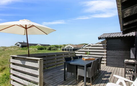 Tulir - 300M from the Sea: Casa, Tetto, Casa, Porta, Villetta, Shade, Giardino, Groundcover, Portico, Cortile