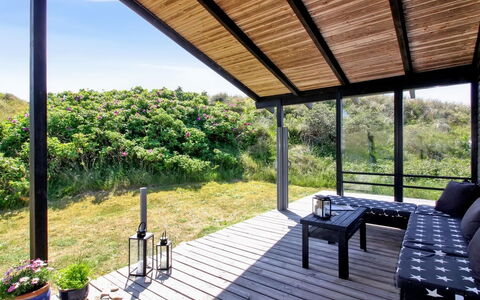 Tulir - 300M from the Sea: Casa, Tetto, Casa, Porta, Villetta, Shade, Giardino, Groundcover, Portico, Cortile