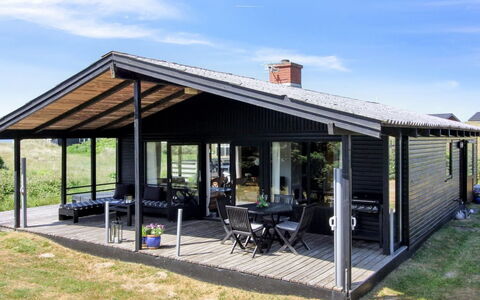 Tulir - 300M from the Sea: Casa, Tetto, Casa, Porta, Villetta, Shade, Giardino, Groundcover, Portico, Cortile
