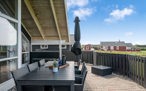 Freya - 200M from the Sea: Tetto, Casa, Zona Residenziale, Casa, Estate, Villetta, Design