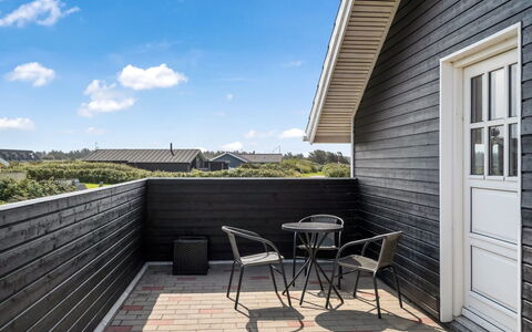 Freya - 200M from the Sea: Tetto, Casa, Zona Residenziale, Casa, Estate, Villetta, Design