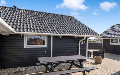 Freya - 200M from the Sea: Tetto, Casa, Zona Residenziale, Casa, Estate, Villetta, Design