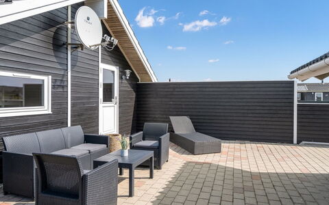 Freya - 200M from the Sea: Tetto, Casa, Zona Residenziale, Casa, Estate, Villetta, Design