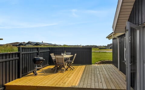Wifred - 250M from the Sea: Casa, Casa, Porta, Tetto, Villetta, Estate, Giardino, Shade, Raccordo, Cortile