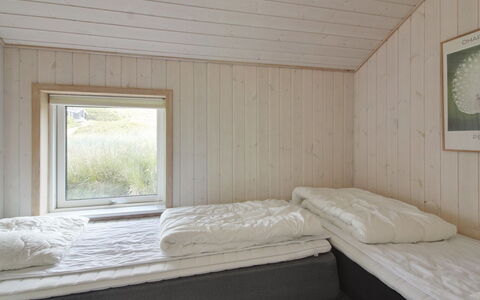 Åmunde - 150M from the Sea: Legna, Camera Da Letto, Lenzuolo, Letto, Bedding, Pavimento, Telaio Del Letto, Soffitto, Latifoglie, Color Legno
