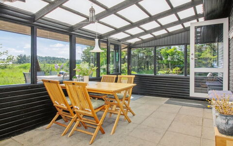 Herma - 300M from the Sea: Legna, Mobilia, Interior Design, Soffitto, Pavimentazione, Pavimento, Bicchiere, Portico, Sedia, Shade