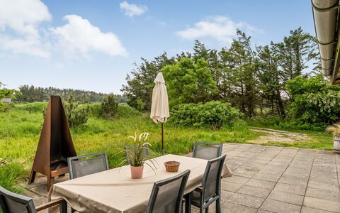Herma - 300M from the Sea: Mobilia, Sedia, Tavolo, Mobili Da Esterno, Tavolo Esterno, Cucina & Sala Da Pranzo Tavolo, Lotto, Shade, Giardino, Landscaping