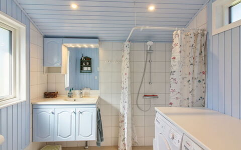Herma - 300M from the Sea: Interior Design, Pavimentazione, Idraulico Fixture, Soffitto, Pavimento, Camera, Rubinetto, Idraulico, Bagno, Lavello