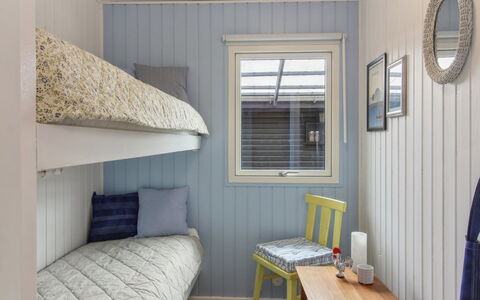 Herma - 300M from the Sea: Legna, Pavimento, Pavimentazione, Interior Design, Camera Da Letto, Soffitto, Casa, Letto, Camera, Color Legno