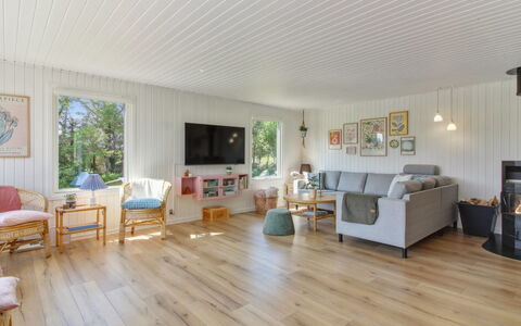 Herma - 300M from the Sea: Pavimentazione, Interior Design, Pavimento In Legno, Legna, Soffitto, Pavimento, Soggiorno, Pavimento Laminato, Casa, Mobilia