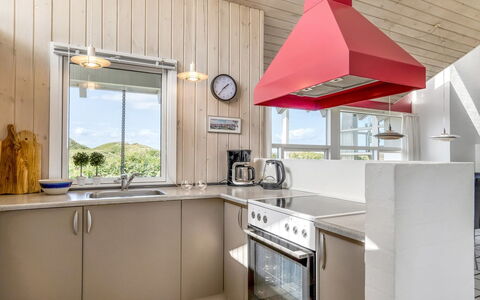 Anne - 100M from the Sea: Cucina, Interior Design, Pavimentazione, Elettrodomestico Da Cucina, Controsoffitto, Mobilia, Soffitto, Legna, Pavimento, Lampada