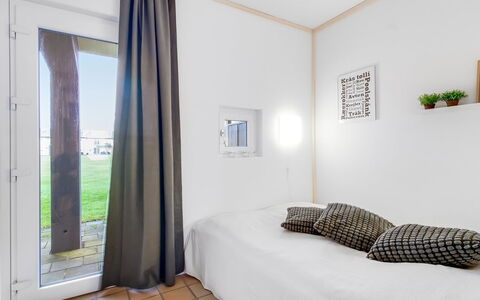 Solveg - 150M from the Sea: Interior Design, Parete, Pavimento, Pavimentazione, Legna, Letto, Soffitto, Mobilia, Camera Da Letto, Tessile