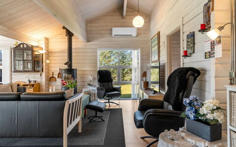 Mathy - 900M from the Sea: Legna, Mobilia, Interior Design, Soggiorno, Pavimentazione, Pavimento In Legno, Soffitto, Divano, Casa, Pavimento