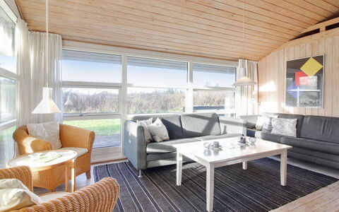 Gesine - 900M from the Sea: Soffitto, Pavimentazione, Interior Design, Pavimento, Materiale Composito, Mobilia, Ricorrere, Hotel, Design, Illuminazione Diurna