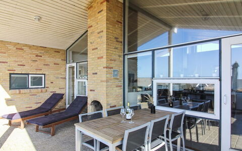 Judeth - 300M from the Sea: Mobilia, Interior Design, Sedia, Pavimentazione, Tavolo, Ricorrere, Pavimento, Soffitto, Camera, Eco Hotel