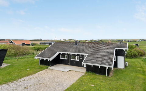 Hilkka - 500M from the Sea: Tetto, Casa, Lotto, Casa, Villetta, Estate, Edifici Giardino, Shade, Log Cabin, Landscaping