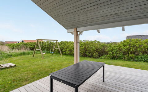Hilkka - 500M from the Sea: Tetto, Casa, Lotto, Casa, Villetta, Estate, Edifici Giardino, Shade, Log Cabin, Landscaping