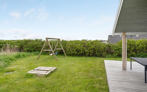 Hilkka - 500M from the Sea: Tetto, Casa, Lotto, Casa, Villetta, Estate, Edifici Giardino, Shade, Log Cabin, Landscaping