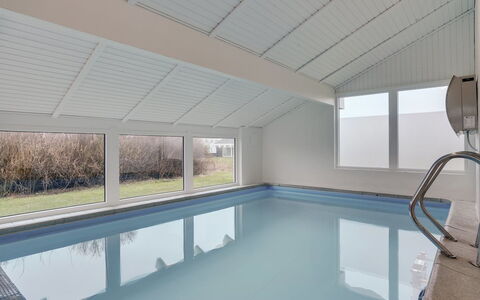 Hilkka - 500M from the Sea: Tetto, Casa, Lotto, Casa, Villetta, Estate, Edifici Giardino, Shade, Log Cabin, Landscaping