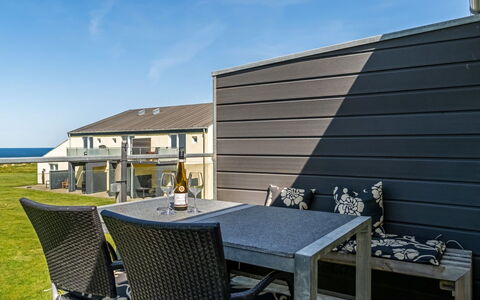 Brod - 150M from the Sea: Shade, Latifoglie, Plank, Mobili Da Esterno, Deck, Color Legno, Balcone, Illuminazione Diurna, Portico, Corrimano