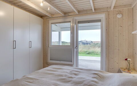 Joella - 200M from the Sea: Legna, Pavimento, Soffitto, Pavimentazione, Camera Da Letto, Camera, Latifoglie, Color Legno, Letto, Plank