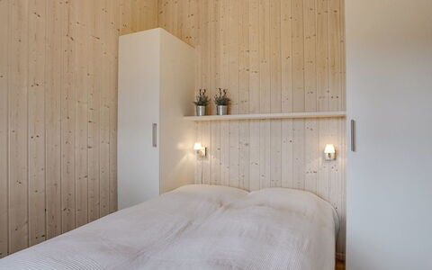Joella - 200M from the Sea: Parete, Legna, Pavimentazione, Pavimento, Interior Design, Soffitto, Camera Da Letto, Illuminazione, Letto, Camera