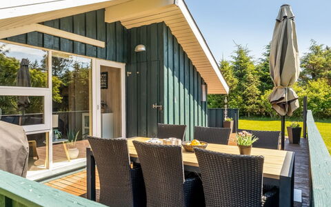 Seda - 600M from the Sea: Legna, Tetto, Villetta, Log Cabin, Estate, Fascio, Legname, Portico, Design, Latifoglie