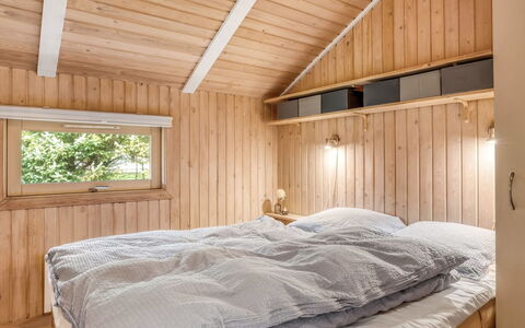 Seda - 600M from the Sea: Legna, Camera Da Letto, Letto, Soffitto, Interior Design, Pavimento, Bedding, Lenzuolo, Mobilia, Camera