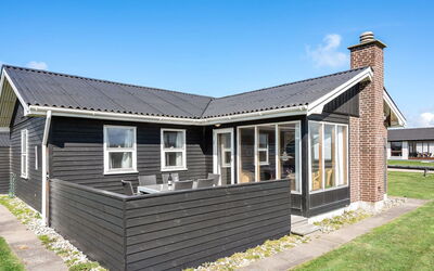Evely - 300M from the Sea