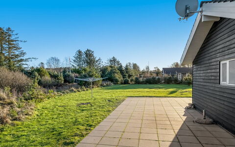Oskarvine - 900M from the Sea: Tetto, Casa, Casa, Villetta, Raccordo, Estate, Driveway, Edifici Giardino, Cortile, Capannone