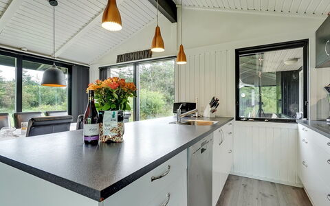 Avia - 500M from the Sea: Cucina, Controsoffitto, Interior Design, Soffitto, Elettrodomestico Da Cucina, Lampada, Cabinetry, Idraulico Fixture, Lavandino Della Cucina, Elettrodomestico