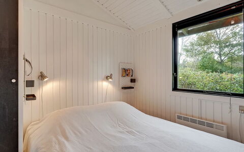 Avia - 500M from the Sea: Parete, Legna, Camera Da Letto, Soffitto, Interior Design, Letto, Pavimento, Pavimentazione, Bedding, Lenzuolo