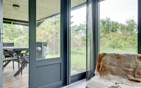 Avia - 500M from the Sea: Legna, Pavimentazione, Pavimento, Porta, Porta A Casa, Bicchiere, Interior Design, Sedia, Latifoglie
