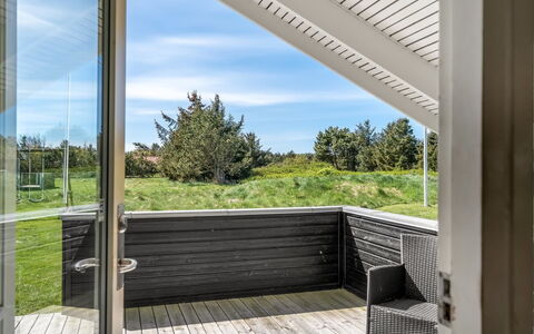 Eddi - 550M from the Sea: Vegetazione, Arbusto, Primavera, Villetta, Giardino, Shade, Backyard, Cortile, Sedia
