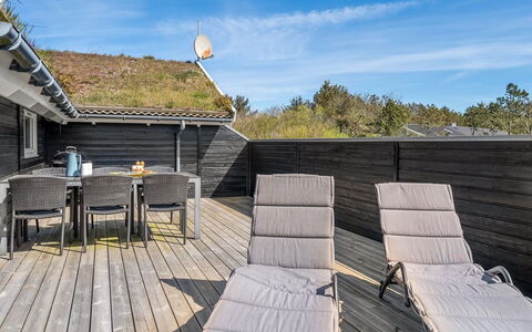 Eddi - 550M from the Sea: Vegetazione, Arbusto, Primavera, Villetta, Giardino, Shade, Backyard, Cortile, Sedia
