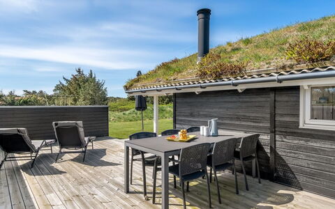 Eddi - 550M from the Sea: Vegetazione, Arbusto, Primavera, Villetta, Giardino, Shade, Backyard, Cortile, Sedia