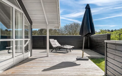 Eddi - 550M from the Sea: Vegetazione, Arbusto, Primavera, Villetta, Giardino, Shade, Backyard, Cortile, Sedia