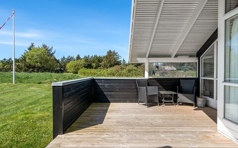 Eddi - 550M from the Sea: Vegetazione, Arbusto, Primavera, Villetta, Giardino, Shade, Backyard, Cortile, Sedia