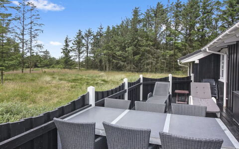 Jens - 425M from the Sea: Tetto, Casa, Porta, Villetta, Shade, Raccordo, Cortile, Estate, Backyard
