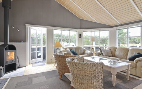 Jens - 425M from the Sea: Tetto, Casa, Porta, Villetta, Shade, Raccordo, Cortile, Estate, Backyard