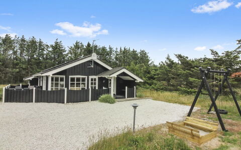 Jens - 425M from the Sea: Tetto, Casa, Porta, Villetta, Shade, Raccordo, Cortile, Estate, Backyard