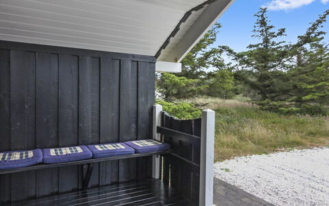 Jens - 425M from the Sea: Tetto, Casa, Porta, Villetta, Shade, Raccordo, Cortile, Estate, Backyard