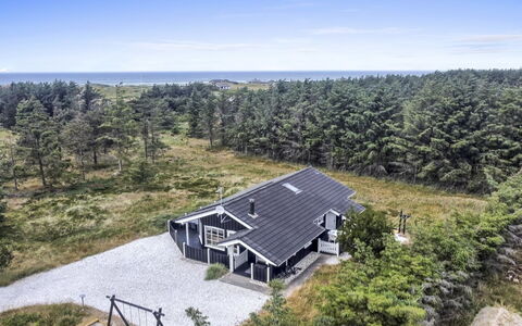 Jens - 425M from the Sea: Tetto, Casa, Porta, Villetta, Shade, Raccordo, Cortile, Estate, Backyard