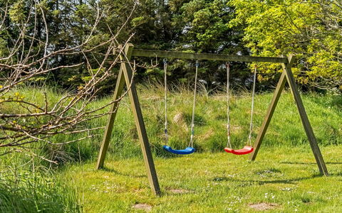 Aponi - 400M from the Sea: Swing, Attrezzatura Giochi All'Aperto, Terreno Di Gioco, Giardino, Prato, Parco, Scivolo