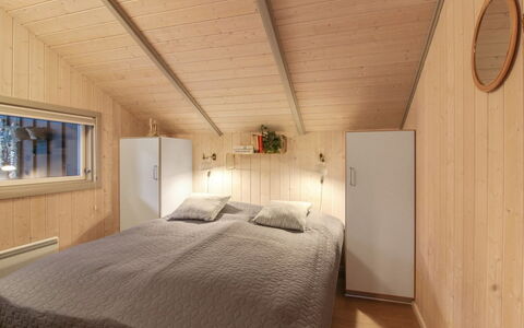 Lovisa - 500M from the Sea: Mobilia, Interior Design, Sedia, Pavimentazione, Tavolo, Ricorrere, Pavimento, Soffitto, Camera, Eco Hotel