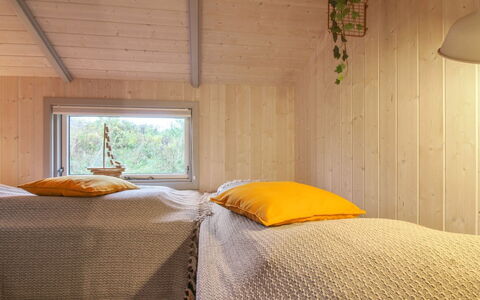 Lovisa - 500M from the Sea: Mobilia, Interior Design, Sedia, Pavimentazione, Tavolo, Ricorrere, Pavimento, Soffitto, Camera, Eco Hotel