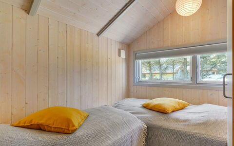 Lovisa - 500M from the Sea: Mobilia, Interior Design, Sedia, Pavimentazione, Tavolo, Ricorrere, Pavimento, Soffitto, Camera, Eco Hotel