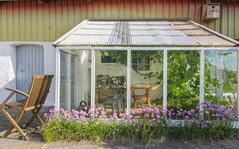 Fraþulf - 6Km from the Sea: Fiore, Giardino, Arbusto, Vaso Di Fiori, Edifici Giardino, Groundcover, Shade, Primavera